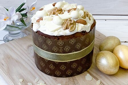 Кулич Пасхальный с орехами и белым шоколадом