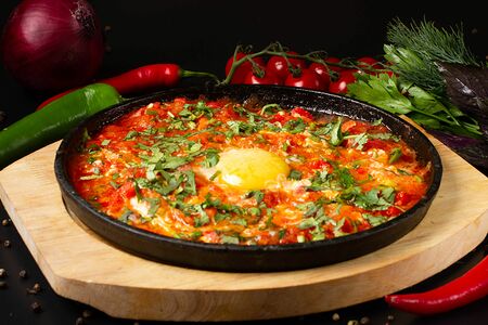 Яичница с помидорами