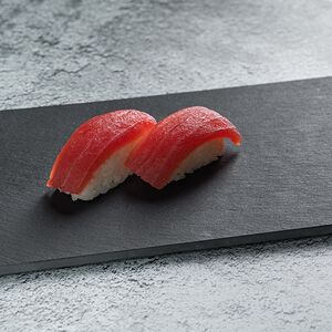 Суши с тунцом