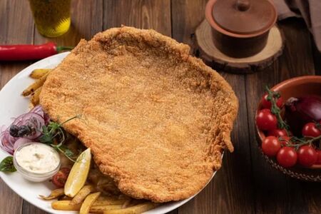 Бечка Шницла и картофель фри