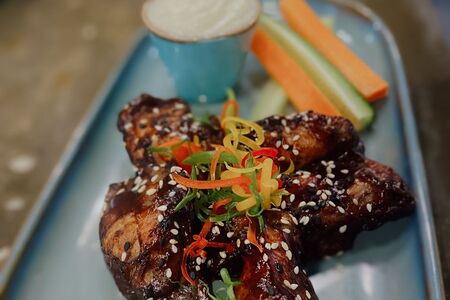 Куриные крылья в соусе BBQ