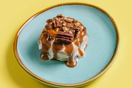 Мини-бонвич с корицей, карамелью и орехом пекан