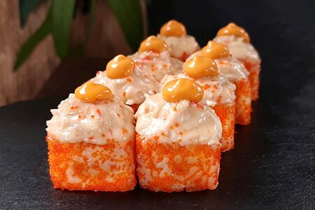 Запеченный ролл Магуро Сякэ с тунцом и лососем