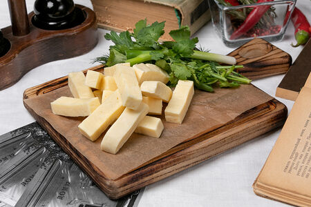 Сулугуни с зеленью