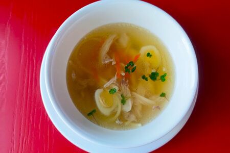 Бульон куриный с лапшой