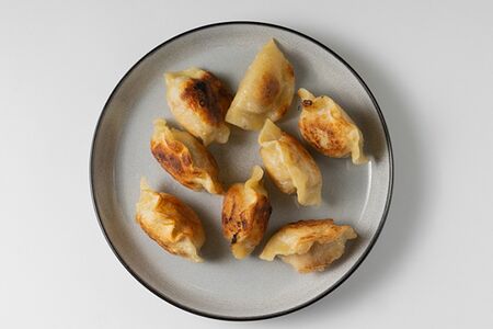 Пельмени с курицей жареные