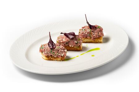 Тартар из мраморной говядины на бриошь