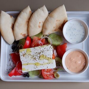 Греческая тарелка с мезе