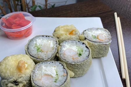 Ролл в темпуре Эби