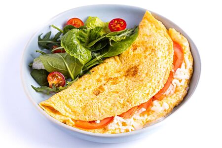 Омлет с моцареллой и томатами