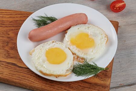 Яичница глазунья с сосиской