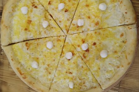 Пицца сырная