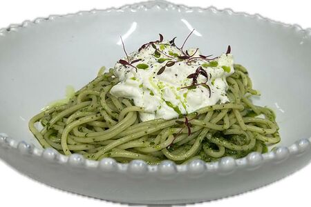 Д Паста Фетуччини с песто и страчателлой