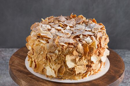 Наполеон с соленой карамелью