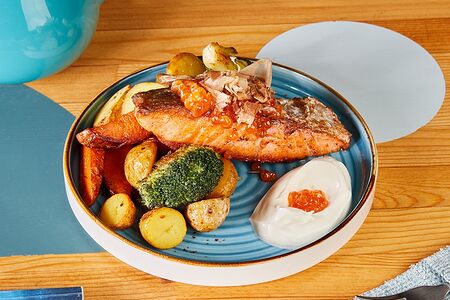 Форель, корнеплоды, сметана