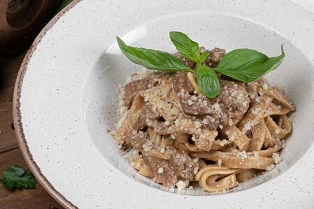 Фетучини с курицей и шампиньонами