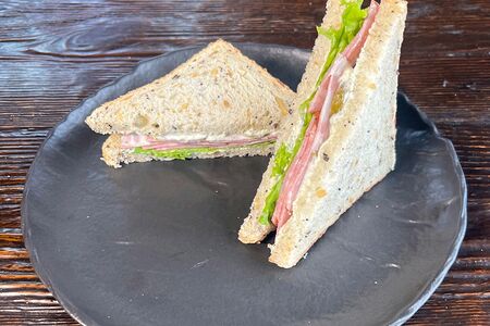 Сэндвич с ветчиной