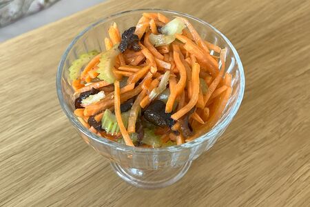 Салат из моркови с сельдереем