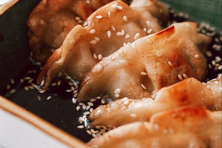 Гедзе со свининой в кунжутном масле