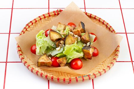 Салат с хрустящими баклажанами