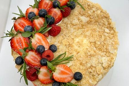 Торт наполеон с ягодами