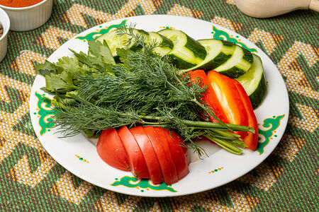 Овощная нарезка к шашлыку на двоих