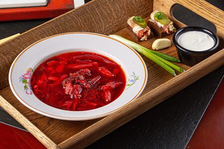 Борщ с салом и чесноком