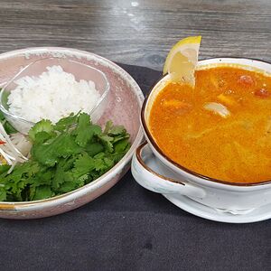 Том ям с морепродуктами