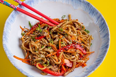 Лапша с говядиной в перечном соусе