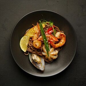 Соба с морепродуктами