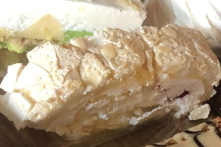 Меренговый рулет