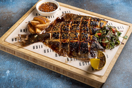 Запечённая камбала с томатами и молодым картофелем