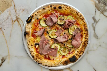 Пицца с ростбифом