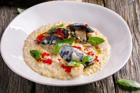 Птитим с мидиями и гребешками