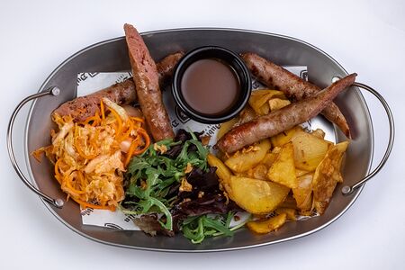 Колбаски куриные с картофелем по-домашнему и капустой