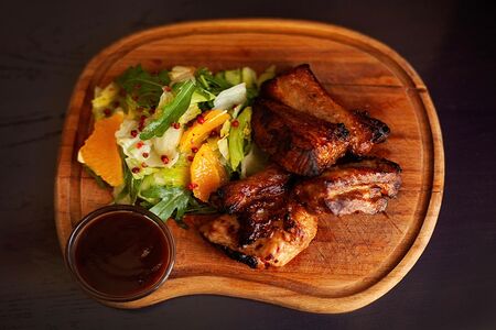 Рёбрышки свиные под соусом барбекю