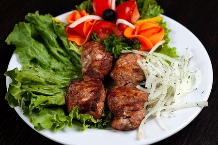 Два кило шашлыков из cвинoй шейки