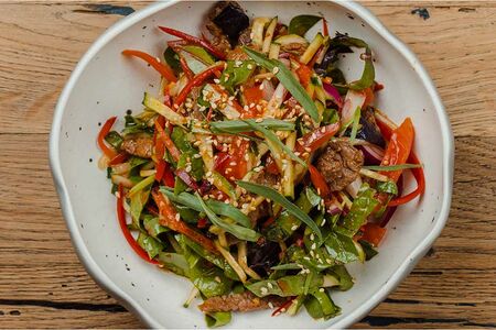Тайский салат из телятины с овощами