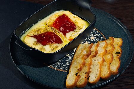 Запеченный камамбер