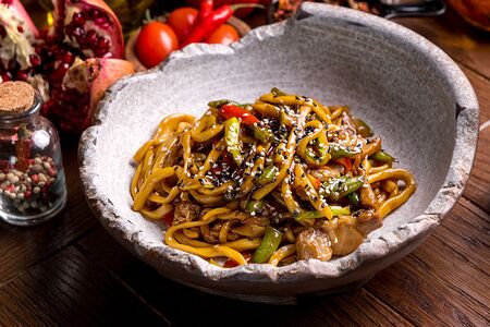 Лапша со свининой и овощами