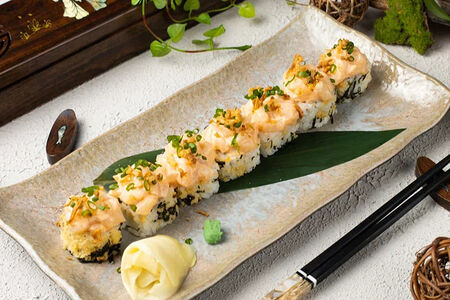 Ролл с гребешками и камчатским крабом