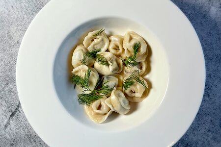 Пельмени с мясом и сметаной