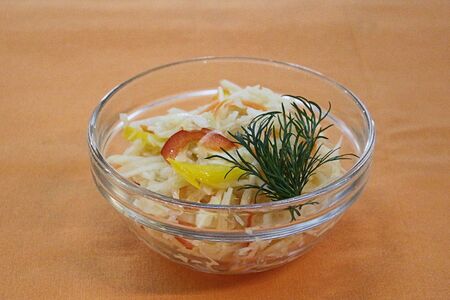 Салат из свежей капусты с болгарским перцем