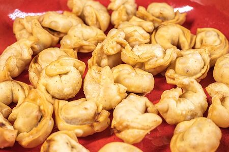 Чучвара жареная со сметанным соусом