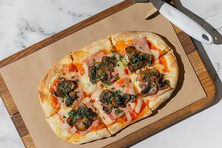 Пицца ветчина и грибы