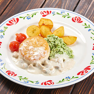 Куриная котлета по-домашнему с обжаренным отварным картофелем