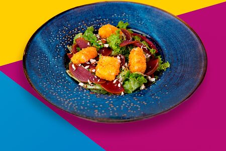 Салат с грушей и сулугуни