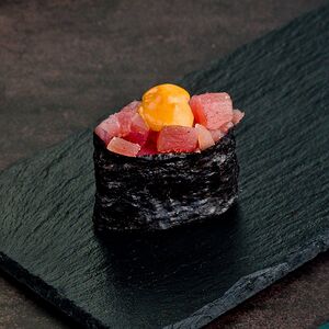 Спайси-суши с тунцом