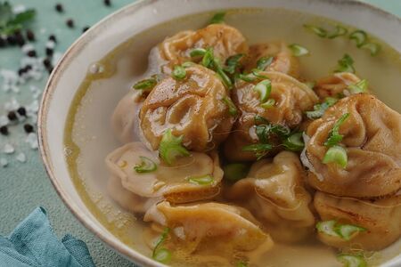 Пельмени с ягненком и бульоном