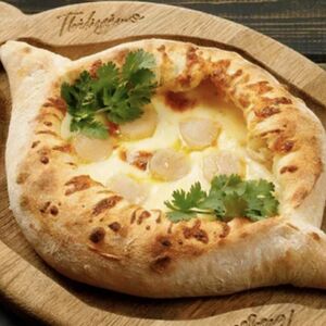 Хачапури с гребешком и трюфельным маслом